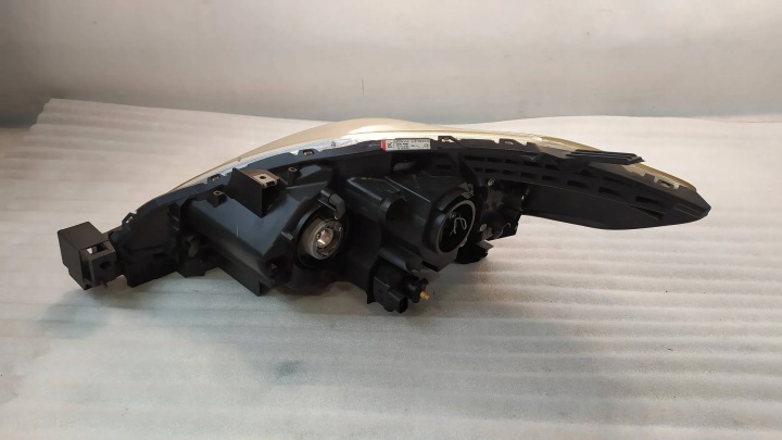 PHARE AVANT DROITE MAZDA 5