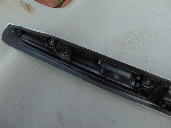 MOULURE CACHE COUVERCLES DE COFFRE COUVERCLES DE COFFRE MICROCONTACT VOLVO V50 LIFT UNIVERSEL 426-26 EUROPE
