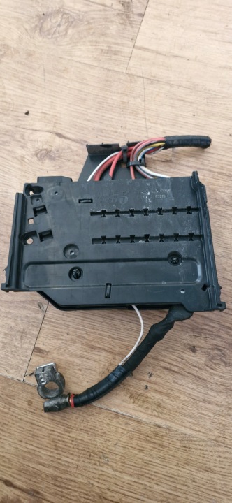 BOÎTE FUSIBLES SERRE-CÂBLE AV6T-14A067-BC FORD FOCUS MK3 LIFT