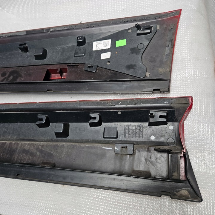 SKODA KODIAQ MOULURE PORTES DROIT AVANT ARRIÈRE DROITE 565854940A 565854950A