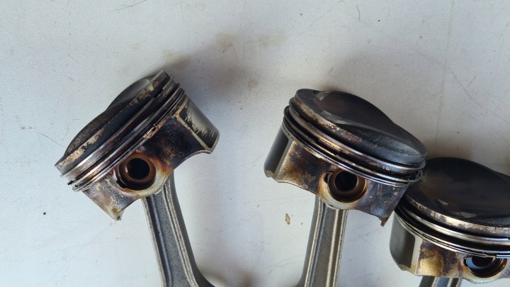 AUDI A3 8P TT 8J GOLF VI 1.8 TFSI CDA PISTON BIELLE 06H AE