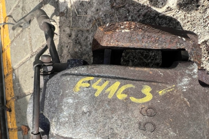 ÉTRIER DE FREIN DE FREIN AVANT DROIT MERCEDES-BENZ M (W163) 5110 DIESEL 2004