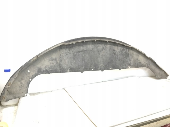 TESLA AVEC PROTECTION INFÉRIEURE PARE-CHOCS SPOILER AVANT