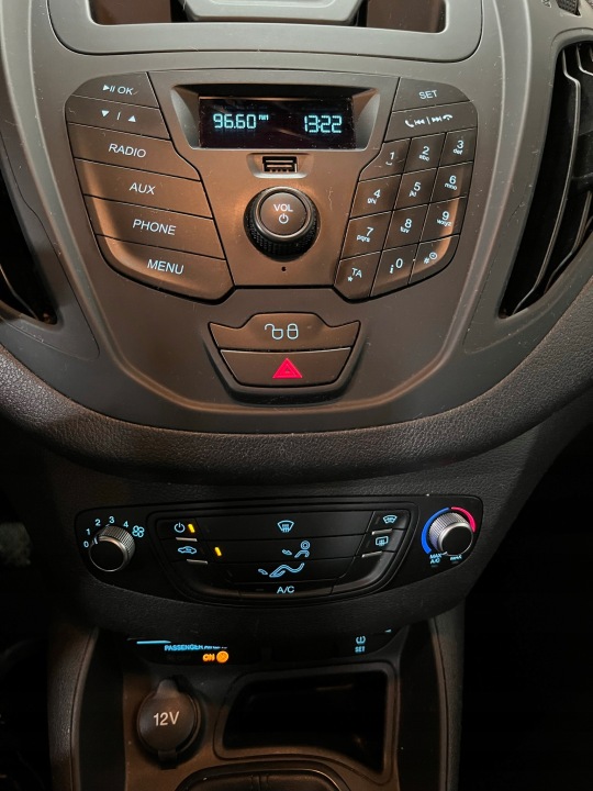 FORD TOURNEO COURIER 14- RADIO PANNEAU USB AUX