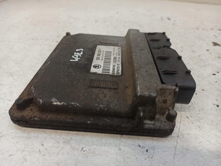 SKODA FABIA I 1.2B ORDINATEUR MOTEUR 03E906033F 5WP40126 07