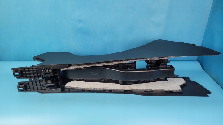 BMW X1 U11 23R TUNNEL CENTRAL 8627476 5A2E049