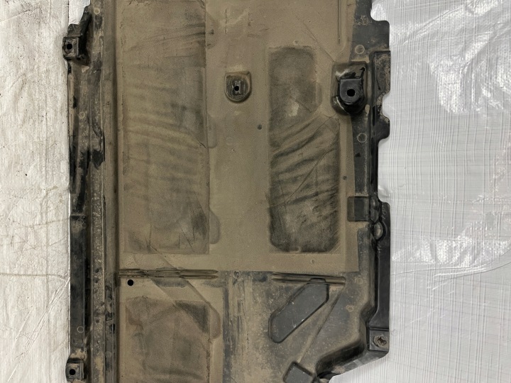 MERCEDES 213 W213 257 C257 PROTECTION PLAQUE CHÂSSIS DROITE A2136806407