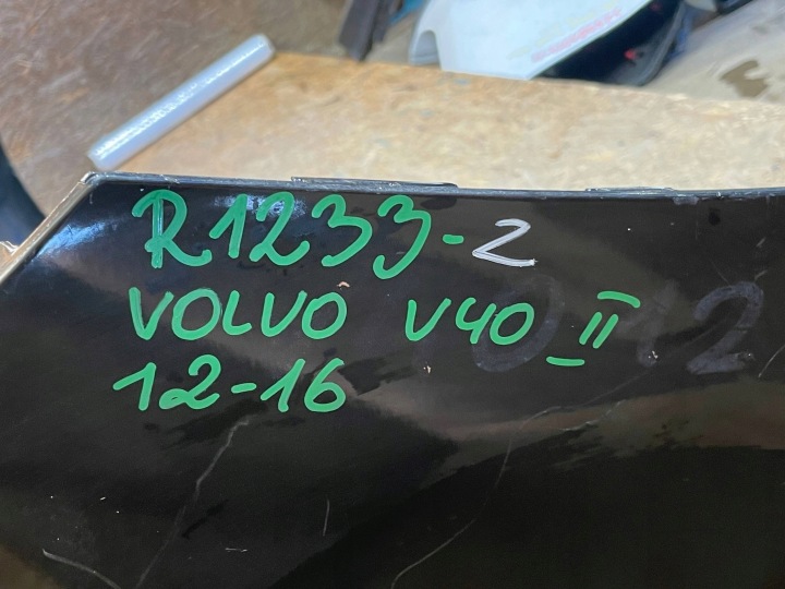 VOLVO V40 V-40 II 2 12-16 PARE-CHOCS ARRIÈRE ARRIÈRE
