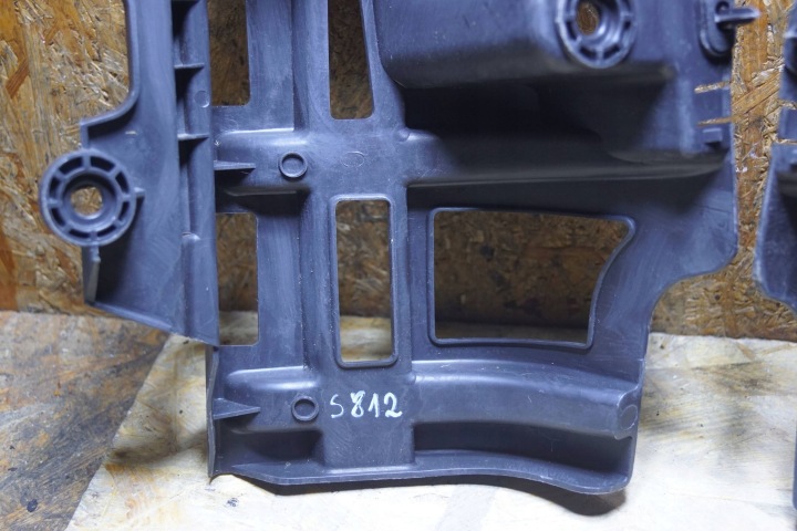 DROIT GLISSIÈRE ARRIÈRE PARE-CHOCS PEUGEOT 5008 9686252880 1.6L DIESEL 82KW 2011