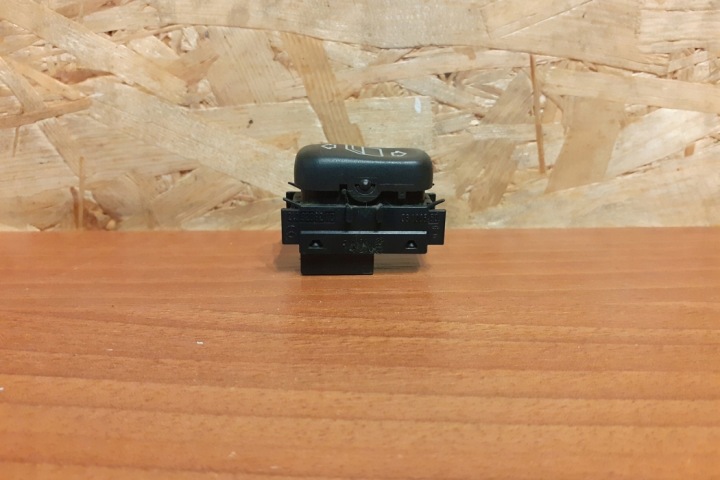 BOUTON COMMANDE VITRE ARRIÈRE GAUCHES PORTES AUDI 100 (5000) 2558 2000