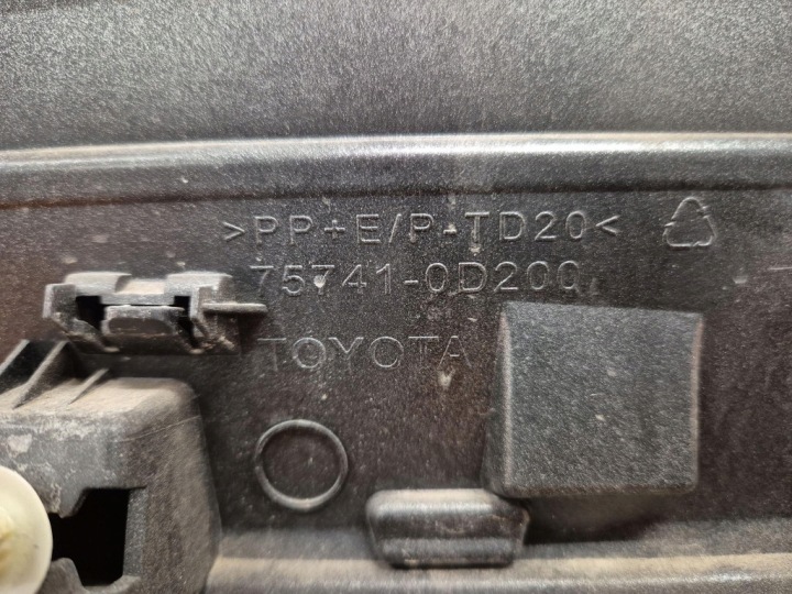 TOYOTA YARIS III LIFT 17-20 MOULURE PORTES ARRIÈRE DROITE 75741-0D200