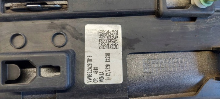 VW TOUAREG R LINE MOULURE DROITE AVANT 760854940E