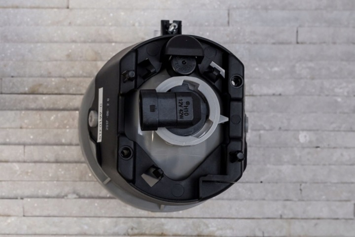 CHRYSLER 300 I 2004-2010 PHARE ANTIBROUILLARD AVANT 61A18080168 L=P