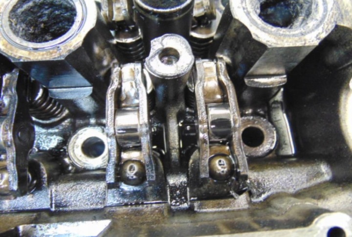 FORD FOCUS MK2 CULASSE MOTEUR 1.6TDCI 9651517110