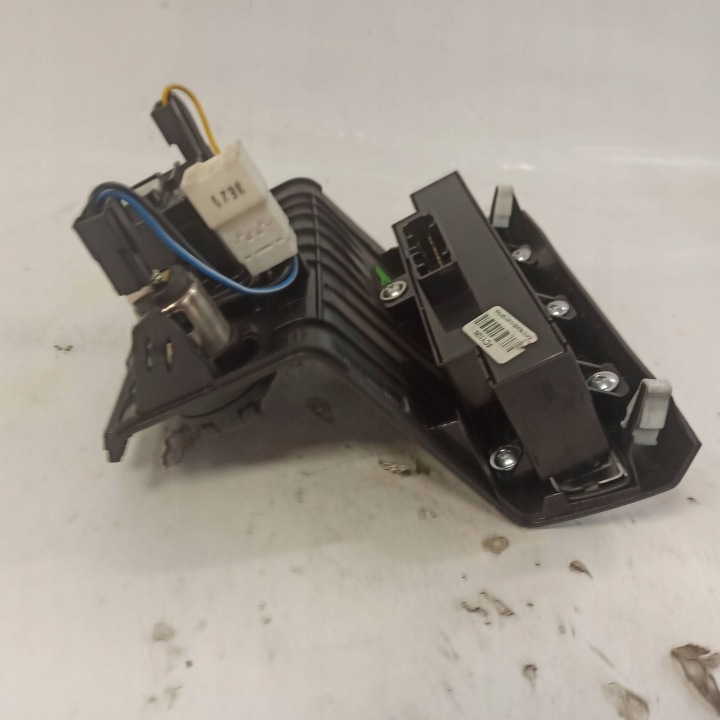 HYUNDAI IX35 PANNEAU COMMUTATEURS SIÈGES TRANSMISSION USB AUX 93310-2Y100