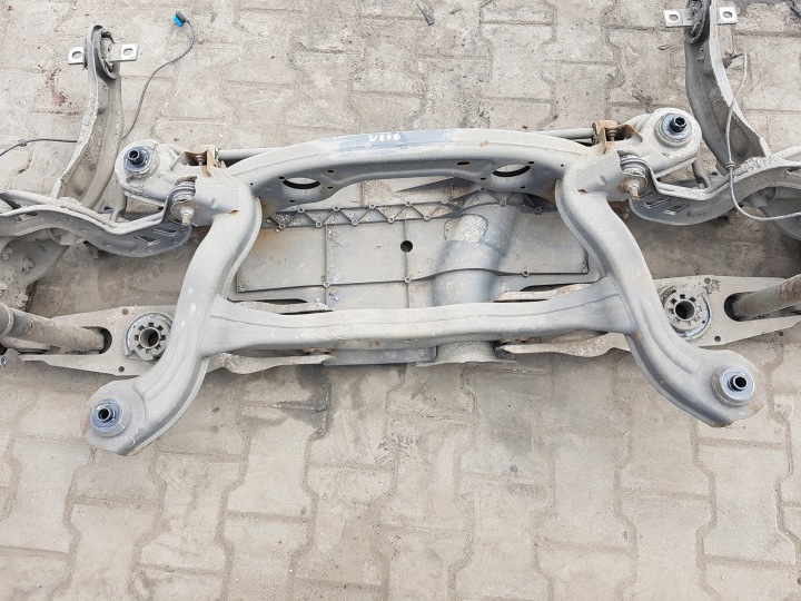 MERCEDES B W246 11-18R POUTRE SUSPENSIONS ARRIÈRE ARRIÈRE