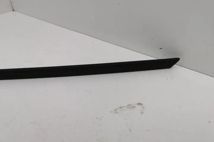 MOULURE RACLOIR DROITS AVANT PORTES SKODA OCTAVIA I (1U2) 5E3854328