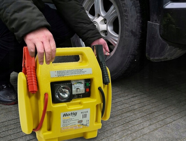 JUMP DÉMARREUR AUTOMOBILE DISPOSITIF DÉMARRAGE DÉMARRAGE DÉMARRAGE BOOSTER 4W1