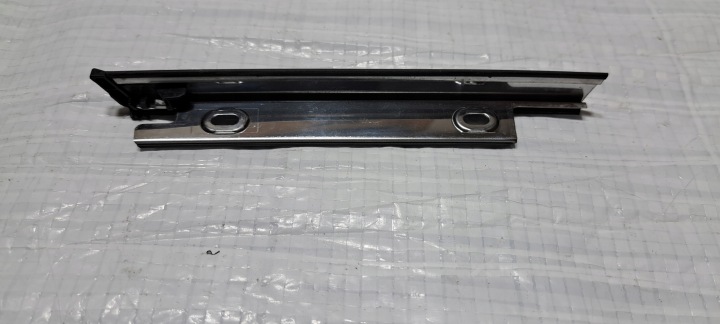 TOYOTA COROLLA E21 MOULURE PORTES GAUCHE ARRIÈRE 75754-02030