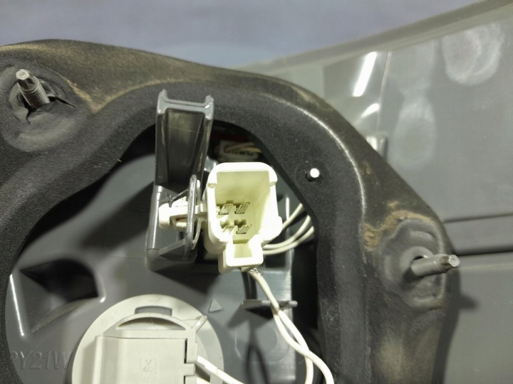TOYOTA AVENSIS III T27 09- UNIVERSEL PHARE ARRIÈRE GAUCHE EXTÉRIEUR