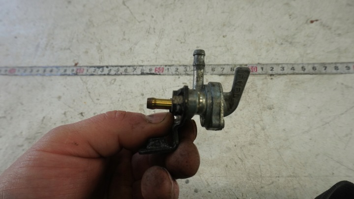 HONDA MAGNA VF 700 750 RC07 ROBINET CARBURANTS