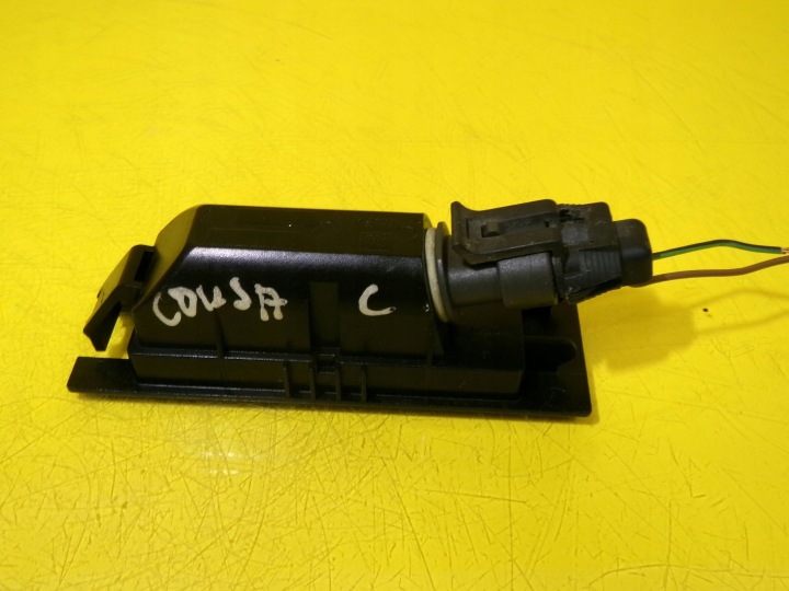 AMPOULE ÉCLAIRAGE ARRIÈRE CADRE DE PLAQUE D'IMMATRICULATION OPEL CORSA C 09164143 NR95