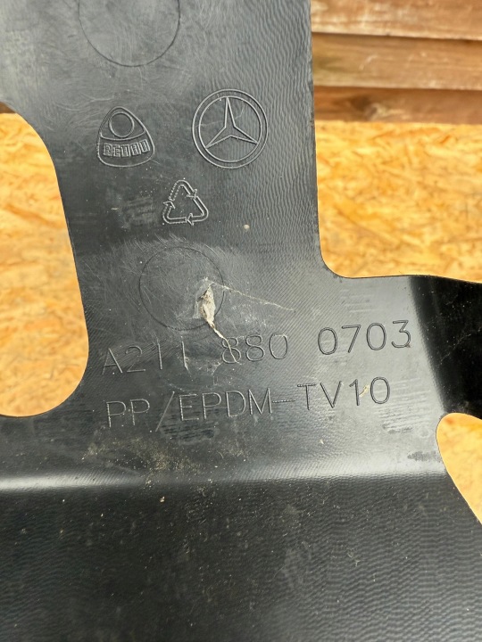 GLISSIÈRE PARE-CHOCS AVANT MERCEDES-BENZ E W211 A2118800703