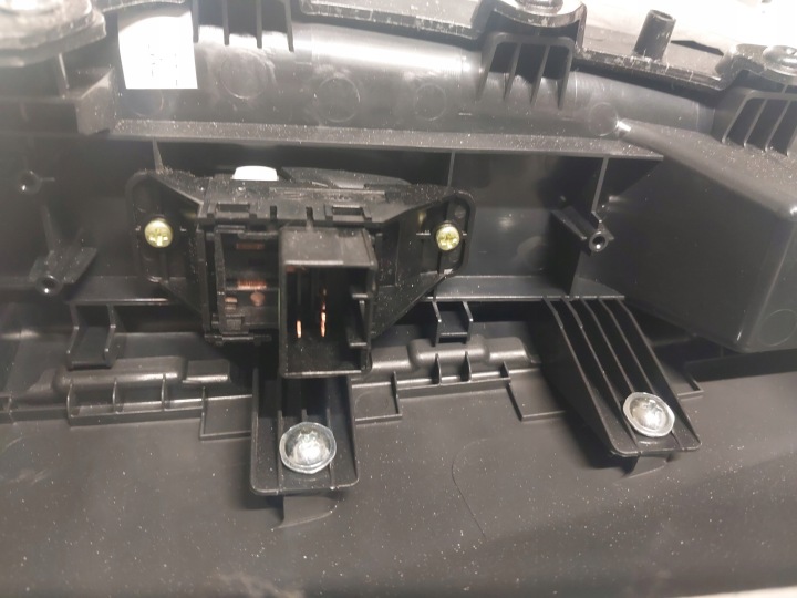GARNITURE COLLECTEUR PORTES DROIT AVANT HYUNDAI KONA I 82380-J9000
