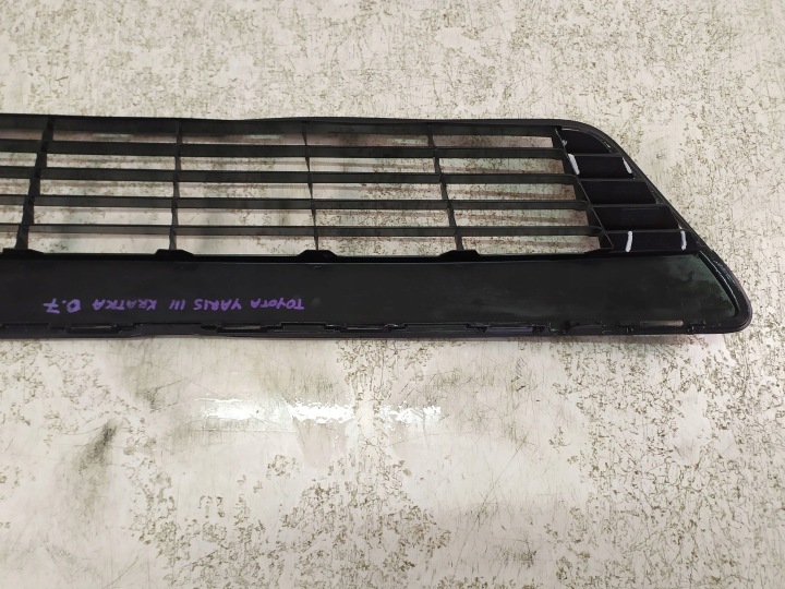 GRILLE AVANT CENTRALE INFÉRIEURE TOYOTA YARIS 531120D210