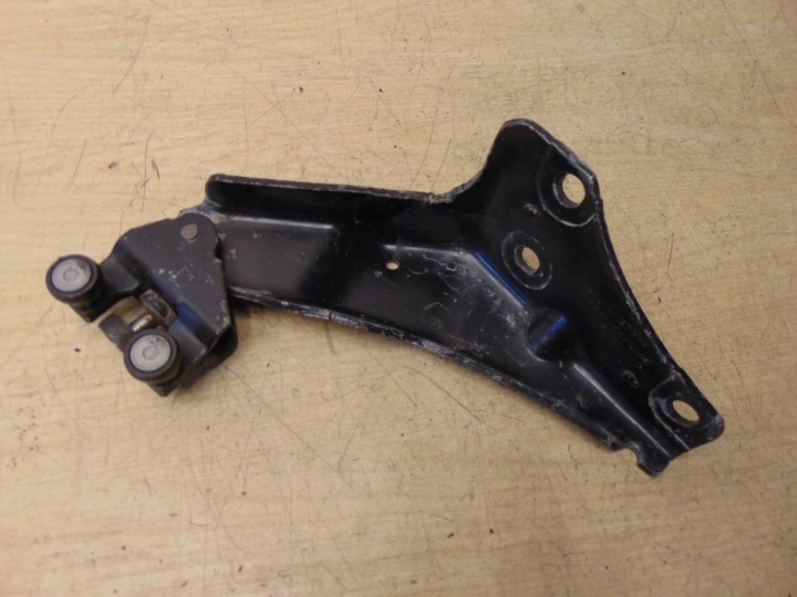 GALET PORTES DROITE NEUF ORIGINAL BERLINGO II PARTENAIRE II 9033Z0 9680486680 K