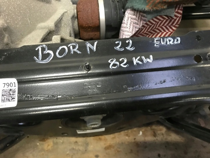 CUPRA BORN 2022 ID3 ELEKTRYK POUTRE SUSPENSIONS ARRIÈRE MOTEUR BOÎTE UYX ECW