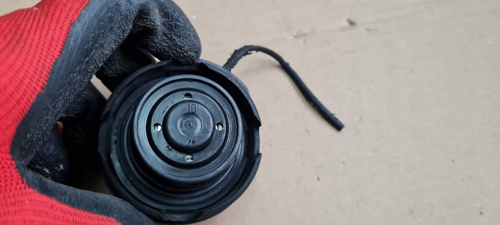 A6 C6 LIFT BOUCHON CARBURANTS DIESEL 1J0201553AJ A4 B6 B7 Q7 4L