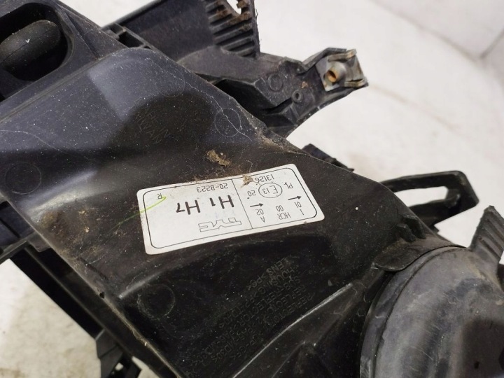 PEUGEOT 307 LIFT PHARE DROITE AVANT AVANT 20-B223
