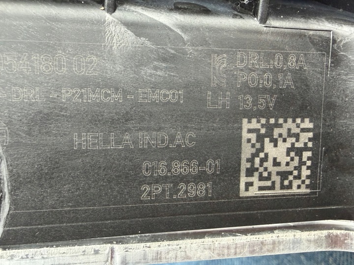 PEUGEOT 208 LIFT 9851054180 FJD PHARES ANTIBROUILLARD GAUCHE 23-