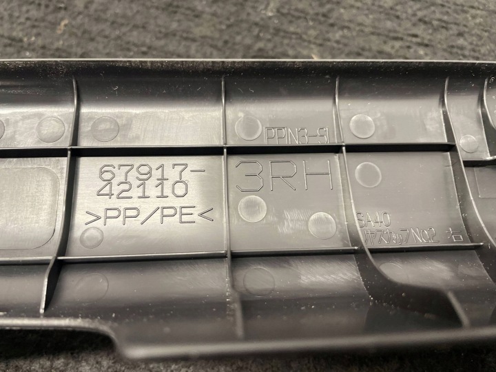 2020 TOYOTA RAV 4 (XA50) REVÊTEMENT SEUIL ARRIÈRE 6791742110