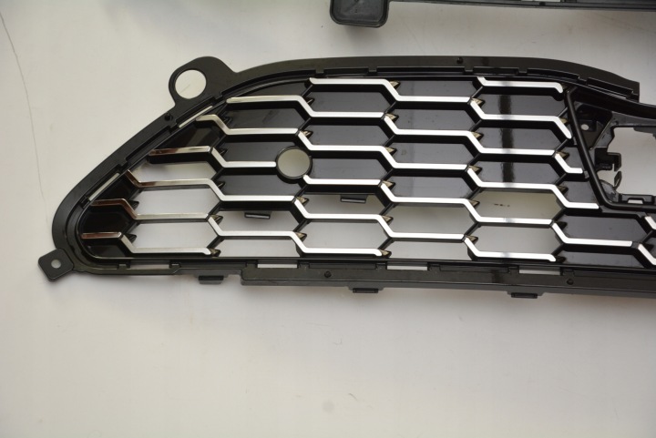 GRILLE GRILLE CALANDRE PARE-CHOCS TOYOTA YARIS CROSS GR BONNES CONDITIONS