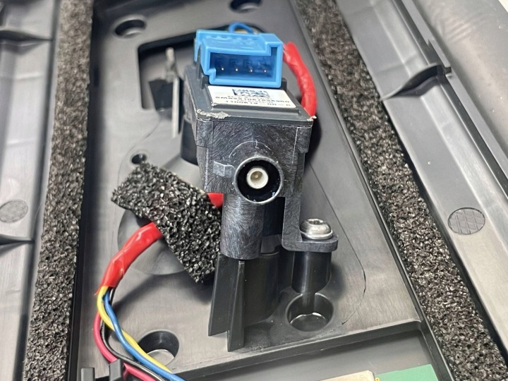 TESLA OE 1506886-00-H 1100619-00-C MODÈLE Y PROTECTION MONTANTS PORTES CAMÉRA DROITE
