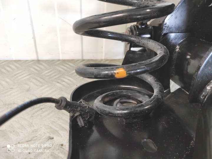 POUTRE SUSPENSIONS AXE ARRIÈRE EN BON ÉTAT FORD TRANSIT COURIER FORD TOURNEO COURIER