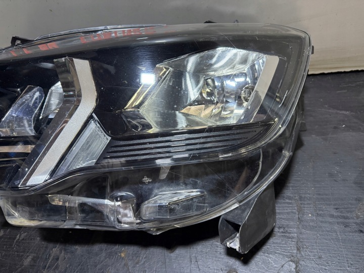 PEUGEOT PARTENAIRE IV RIFTER PHARE AVANT AVANT GAUCHE POUCES ORIGINAL EUROPE