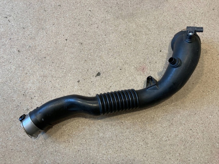 TUYAU ADMISSION BMW M2 F87 7604033
