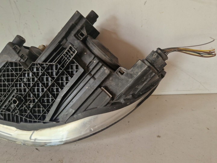PHARE DROIT AVANT SKODA OCTAVIA II LIFT 1.6 TDI
