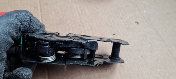 Q5 8R SQ5 LIFT SERRURE CAPOTS COURROIE VERROU 8K0823509F A4 B8 LIFT A5 8T S5