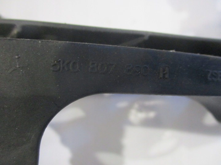GLISSIÈRE FIXATION PHARES DROIT AVANT VW GOLF VI 6 5K0807228 5K0807890H