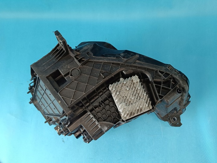 AUDI Q3 F3 SPORTBACK 1,5 TSI 2024 R PHARE PROJECTEUR DROIT AVANT 83A941012