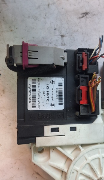 PETIT MOTEUR VITRES PP VW GOLF V 1K0959792J