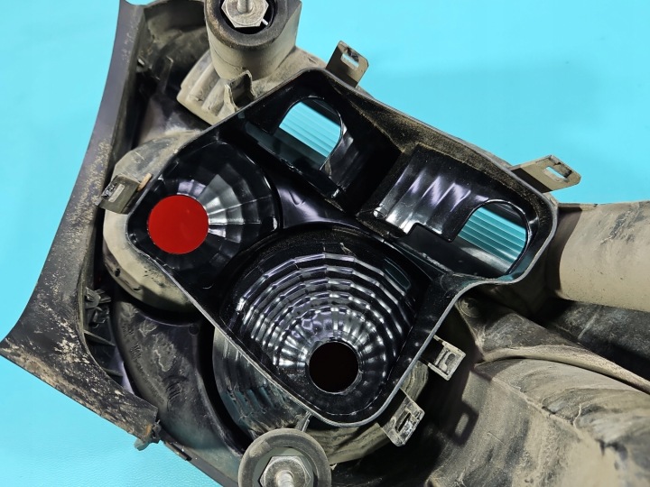 PHARE ARRIÈRE DROITE MAKO AVEC MOULURE ZAROWKOWA FIAT LINEA BERLINE