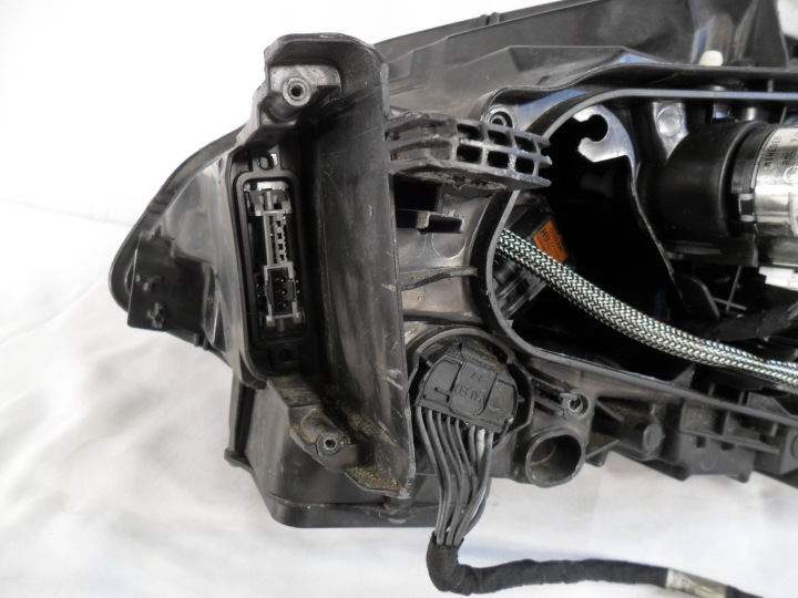 PROJECTEUR AVANT CÔTÉ DROITE VOLVO XC60 31698809 XÉNON