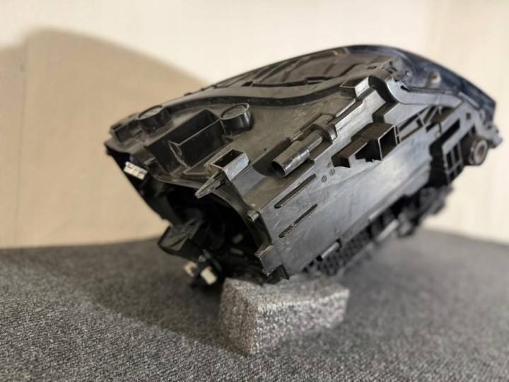AUDI Q8 4M8 COMPLET LED MATRIX PHARE DROIT DROITE AVANT AVANT EUROPE L270