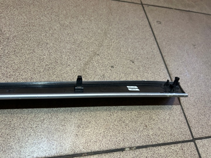 MOULURE DÉCOR FLANC GAUCHE ARRIÈRE ALUMINIUM AUDI A6 C6