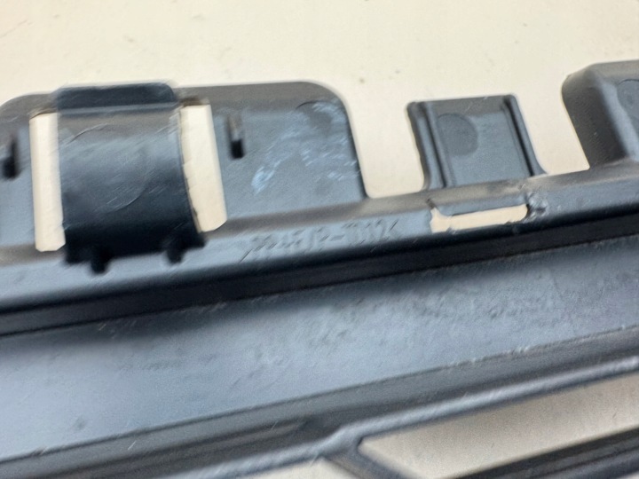 SKODA OCTAVIA IV 4 20R- GRILLE CALANDRE CENTRALE PARE-CHOCS AVANT 5E3853677